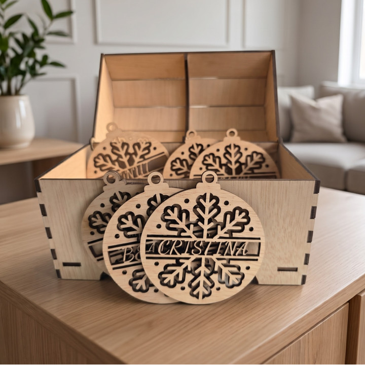 Baúl de Madera con Bolas de Navidad Personalizadas | Adornos Árbol