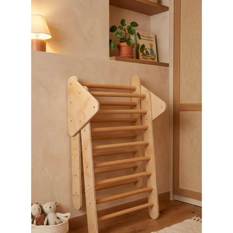 Triángulo de Escalada con Rampa Reversible: Diversión y Motricidad en Madera