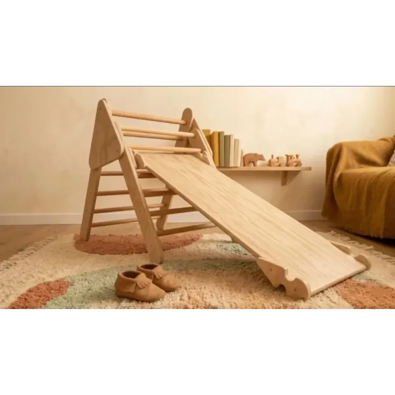 Triángulo de Escalada con Rampa Reversible: Diversión y Motricidad en Madera
